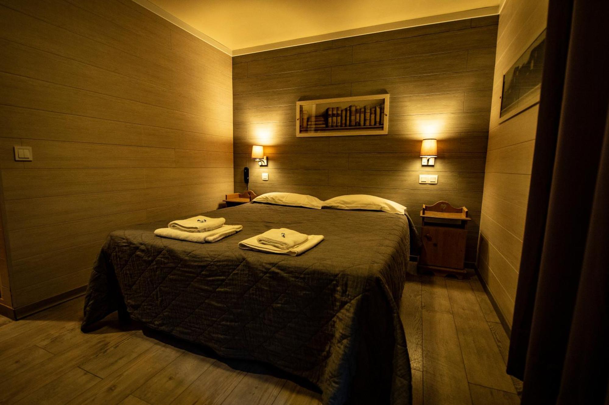 Hotel La Chaumiere A 100M Du Telecabine แซ็งต์-แฌร์เวส์-เลส์-แบ็งส์ ภายนอก รูปภาพ