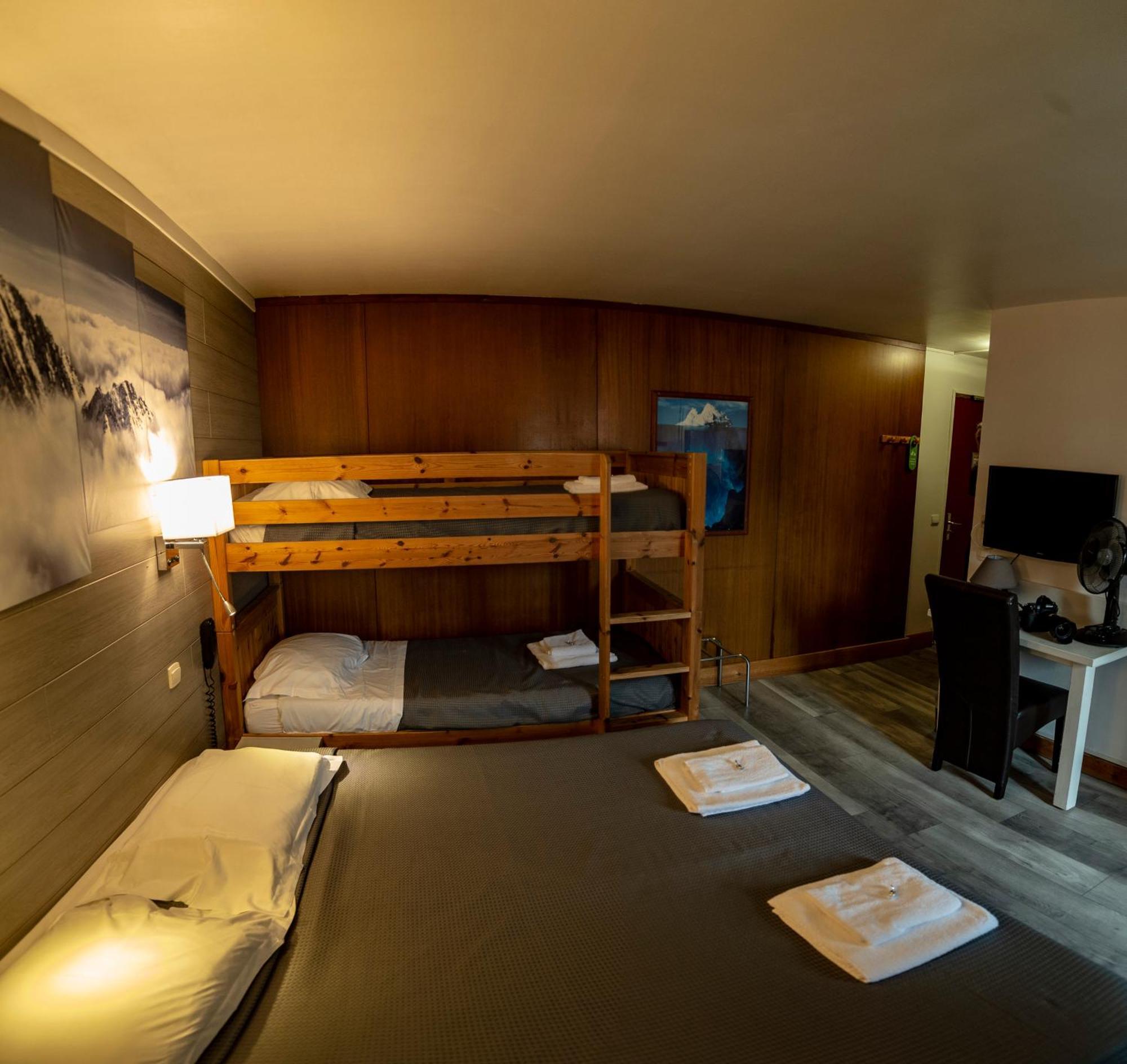 Hotel La Chaumiere A 100M Du Telecabine แซ็งต์-แฌร์เวส์-เลส์-แบ็งส์ ภายนอก รูปภาพ