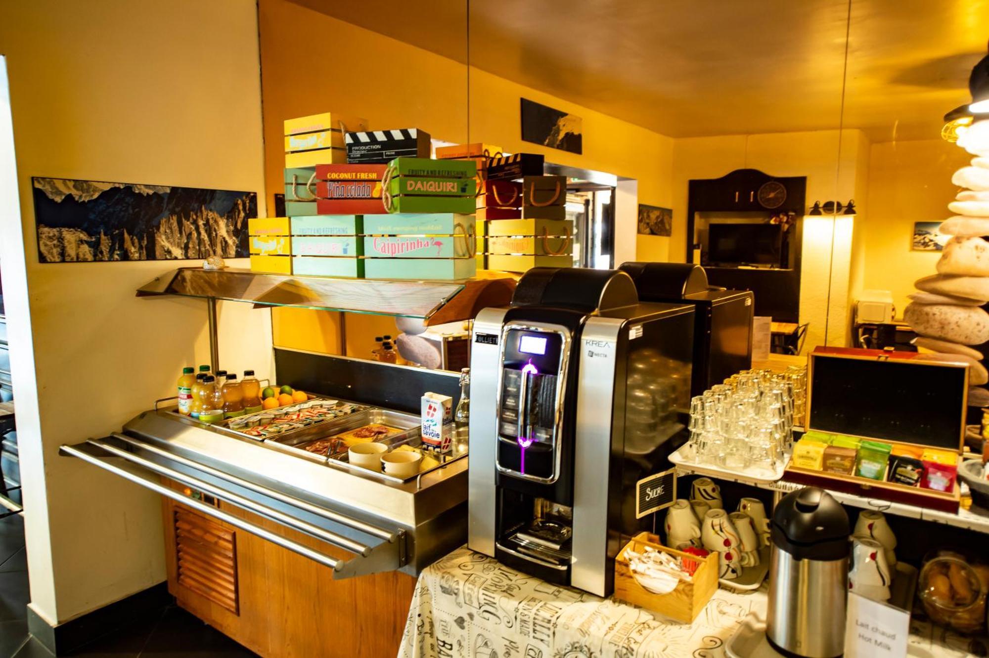 Hotel La Chaumiere A 100M Du Telecabine แซ็งต์-แฌร์เวส์-เลส์-แบ็งส์ ภายนอก รูปภาพ