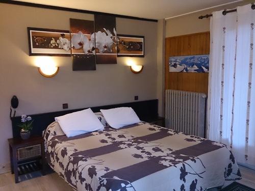 Hotel La Chaumiere A 100M Du Telecabine แซ็งต์-แฌร์เวส์-เลส์-แบ็งส์ ภายนอก รูปภาพ